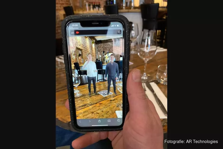 Medi Restaurant Den Haag verwelkomt bezoekers via hologram in augmented reality