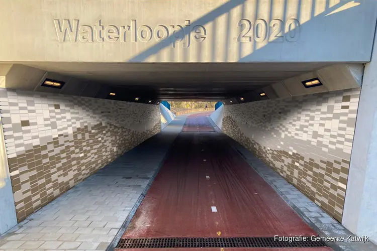 Fietstunnel Waterloopje afgewerkt met wandtegels