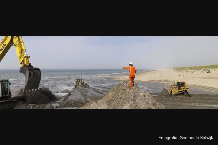 Nieuw zand op het Katwijkse strand