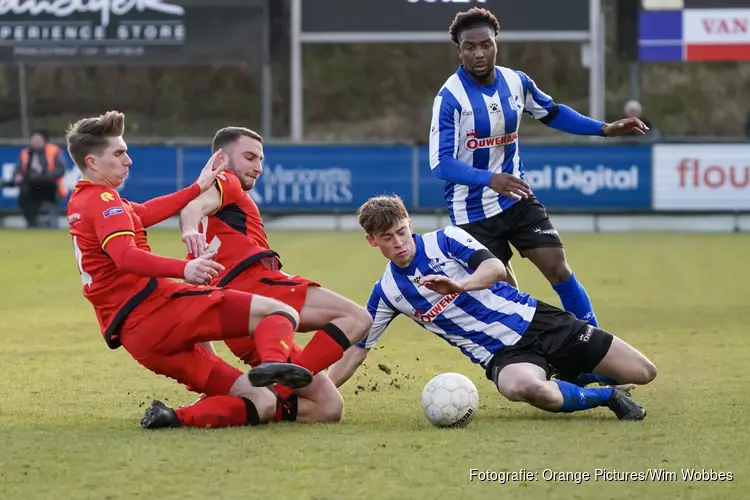 Derbyday: Quick Boys en Rijnsburgse Boys in evenwicht, Katwijk wint op Duinwetering